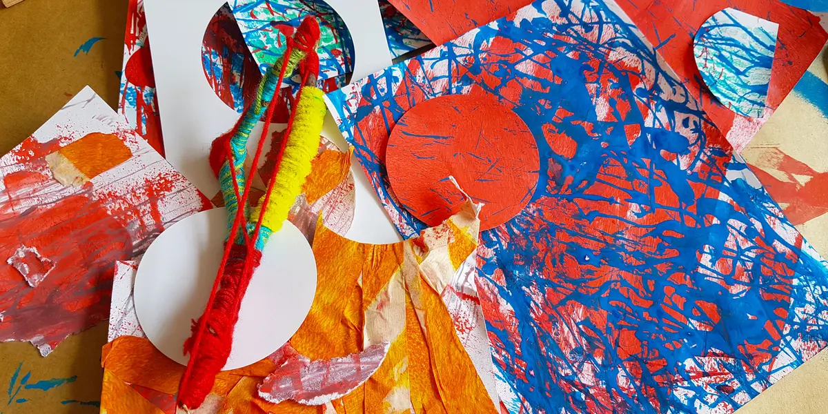 Beim Gestalten mit unterschiedlichen Materialien, durch kreative Inputs experimentieren und entspannen
